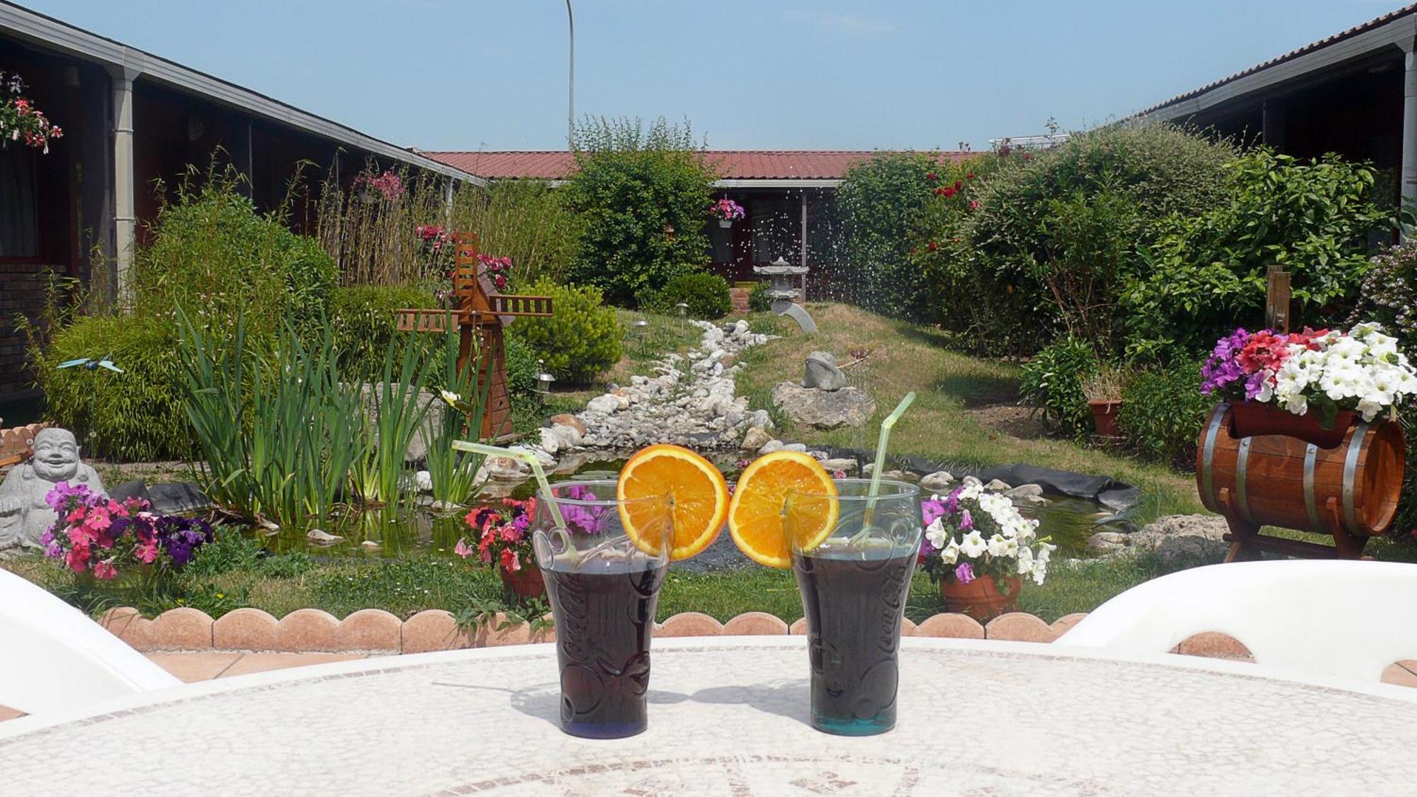 Hotel Restaurant Les Jardins D'Epone Экстерьер фото