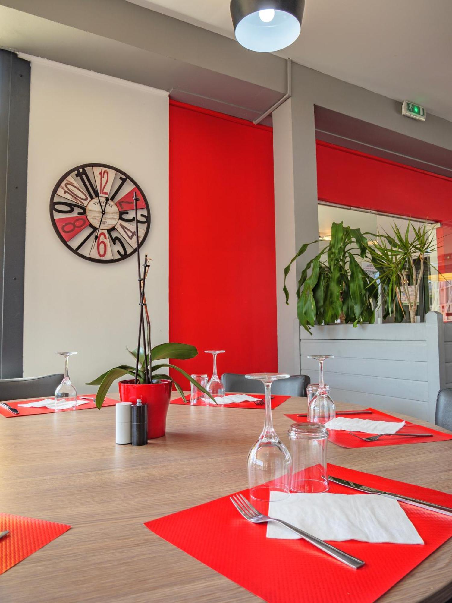 Hotel Restaurant Les Jardins D'Epone Экстерьер фото