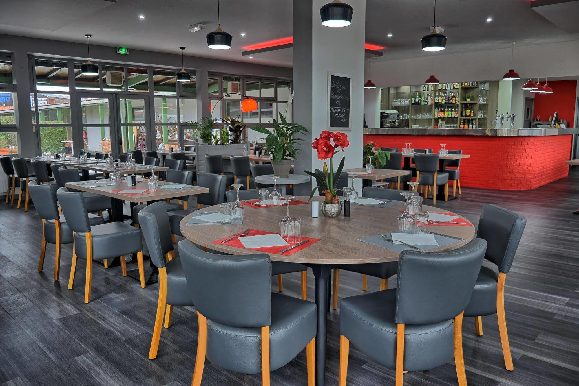 Hotel Restaurant Les Jardins D'Epone Экстерьер фото